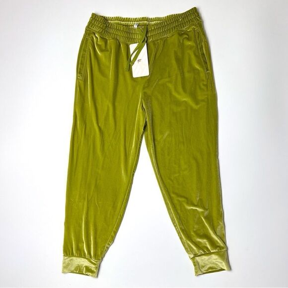 NWT Fabletics Wander Velour Cropped Puffer Jacket And Luxe Velour Jogger - Picture 11 of 16